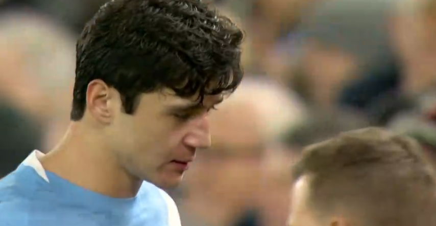 kaiyun-曼城惊魂一刻！胡桑诺夫被撞晕，鼻子肿起大包，多纳鲁马误伤