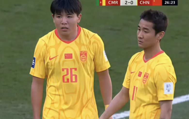 开云官网-国足0-2仅1小时,韩媒幸灾乐祸!一国脚跟对方交换球衣,名字曝光